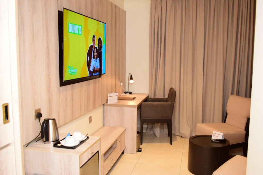 Monty Suites & Golf