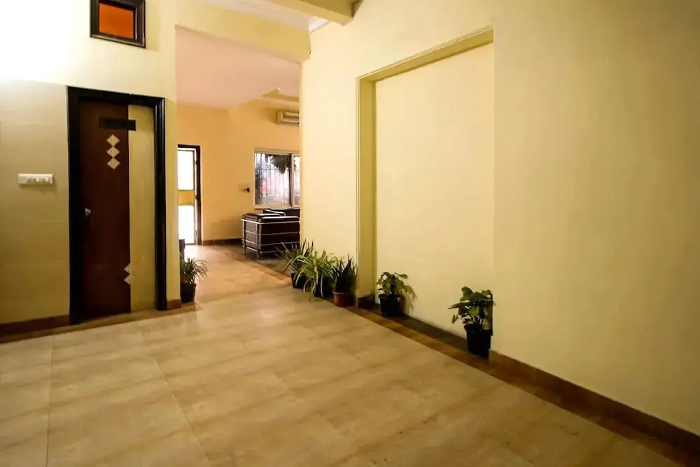 OYO 8240 Maan Residency