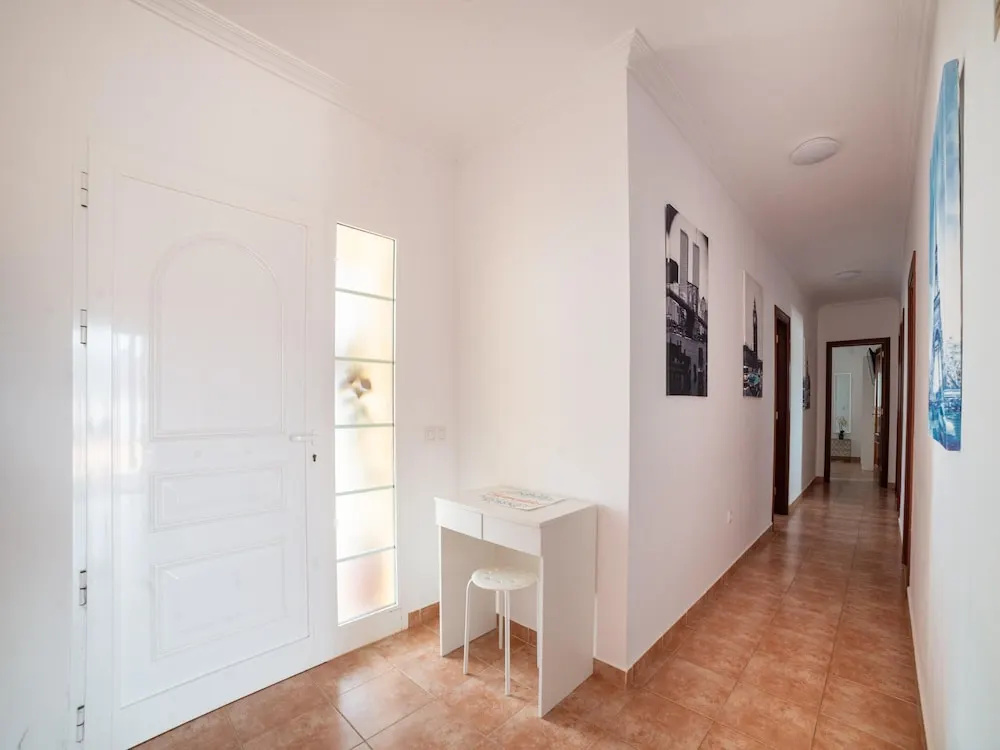 Lovely & Spacious Holiday Home With Private Swimming Pool
