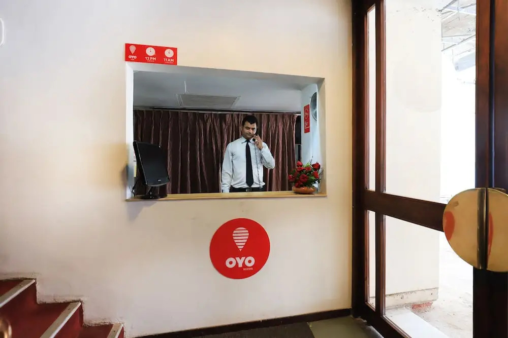 OYO 9677 Hotel Surya