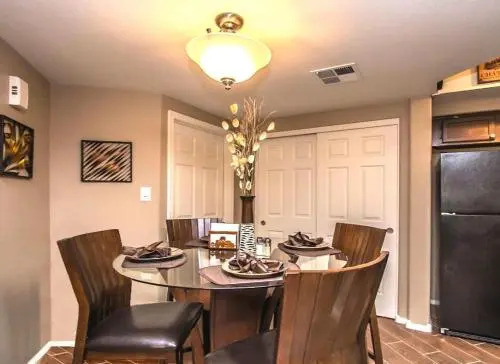 Poolside Condo to 1 of 3 Resort Pool-Spa Complexes, ALL HEATED & OPEN 24/7/365!
