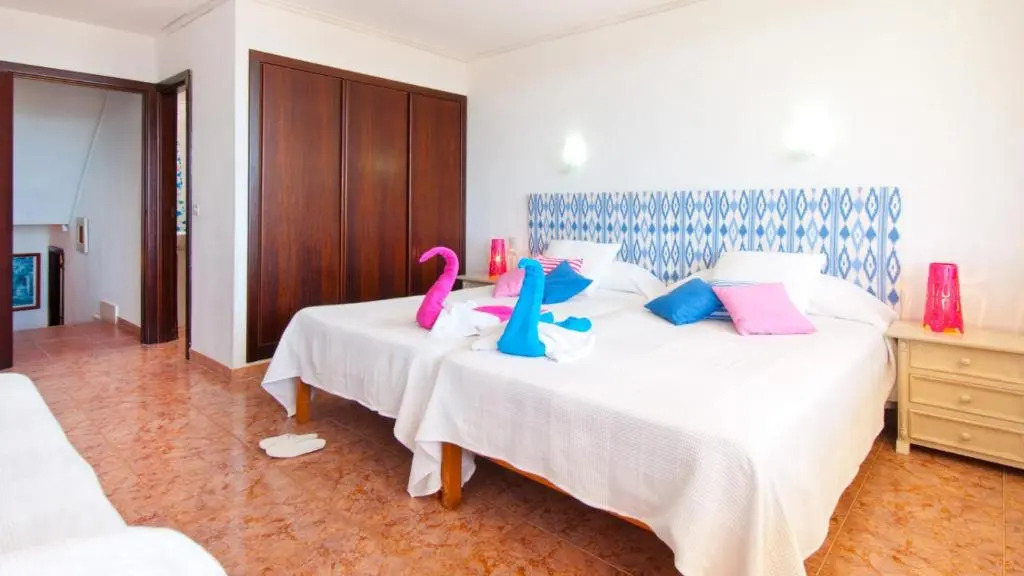 Apartment The Shell II, beach views and pool