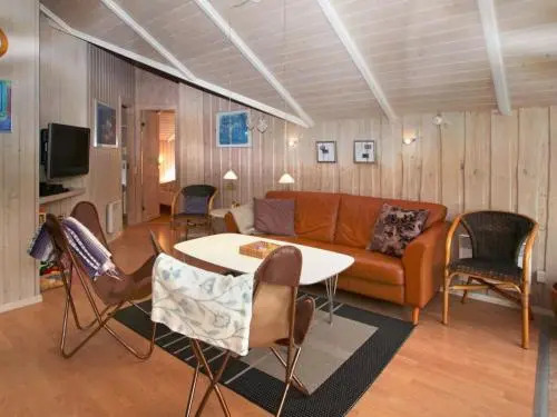 Three-Bedroom Holiday home in Tarm 5