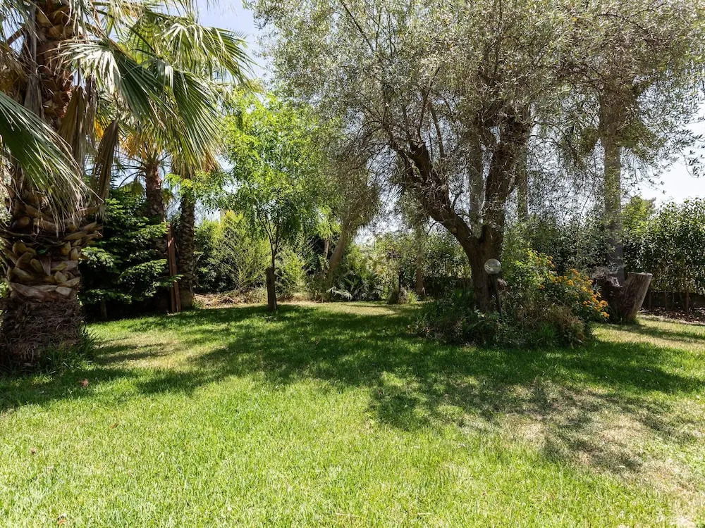 Pretty Apartment in Santa Venerina With Garden
