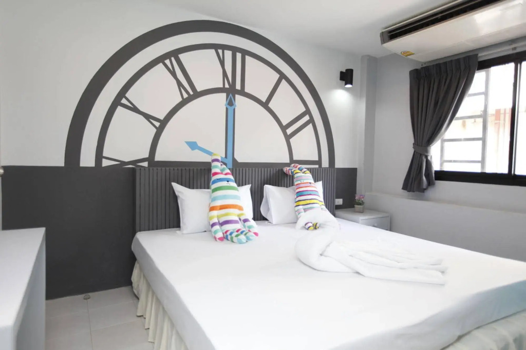OYO 501 At Night Hostel