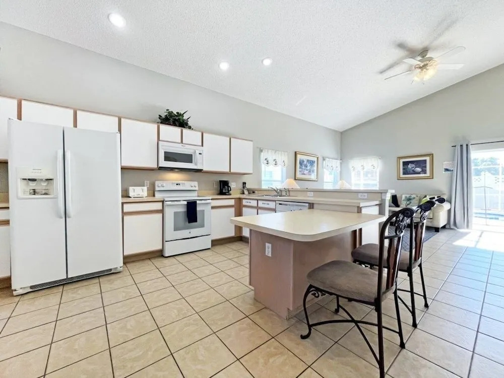 Hampton Retreat 5 Bedroom Home by RedAwning