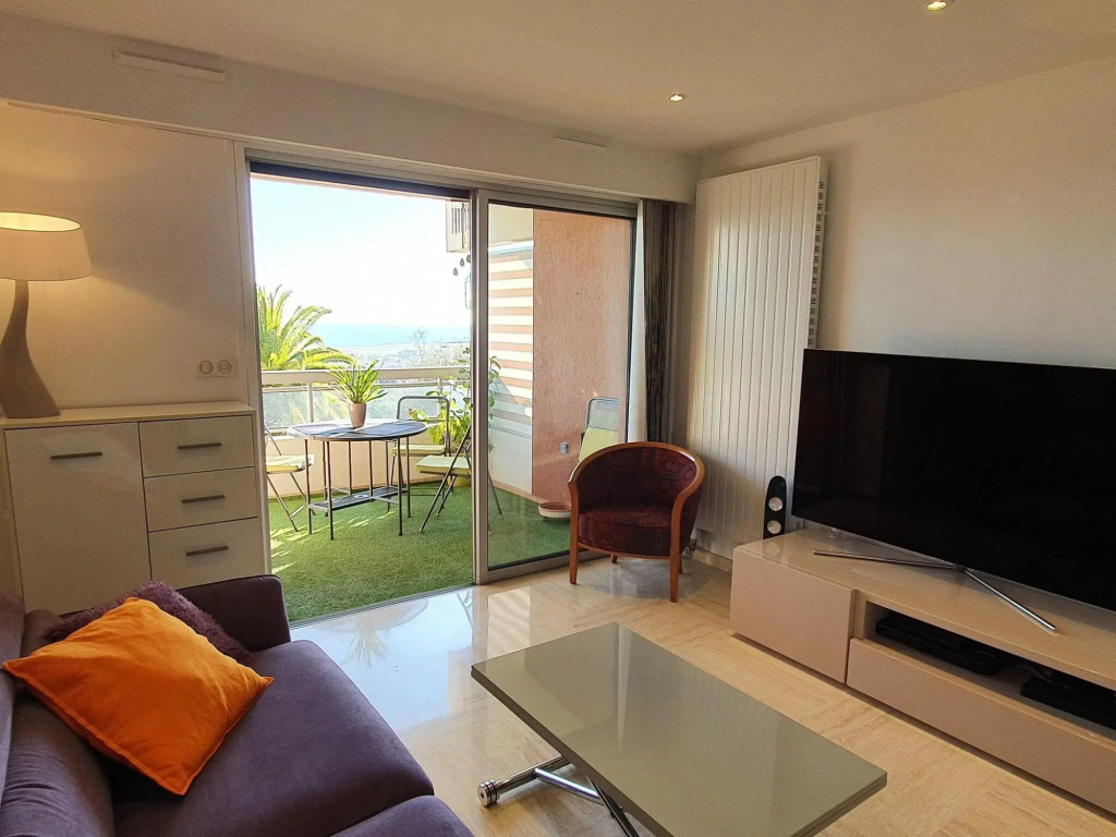 Classy Apartment in Nice with pool and private parking place