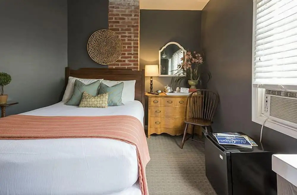 Rehoboth Guest House - Adults only