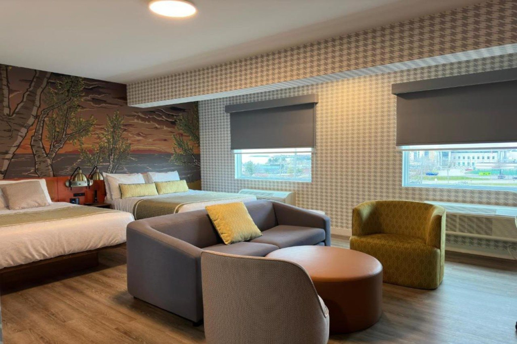 Отель Quality Inn & Suites Thunder Bay Downtown
