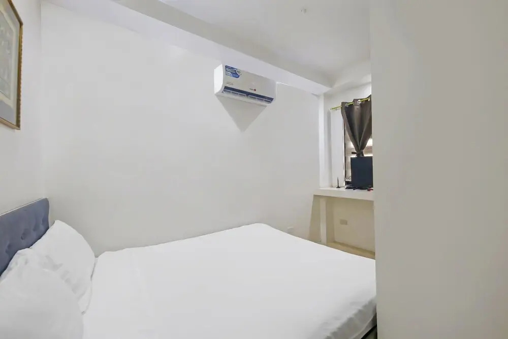 OYO 896 Silverio Suites