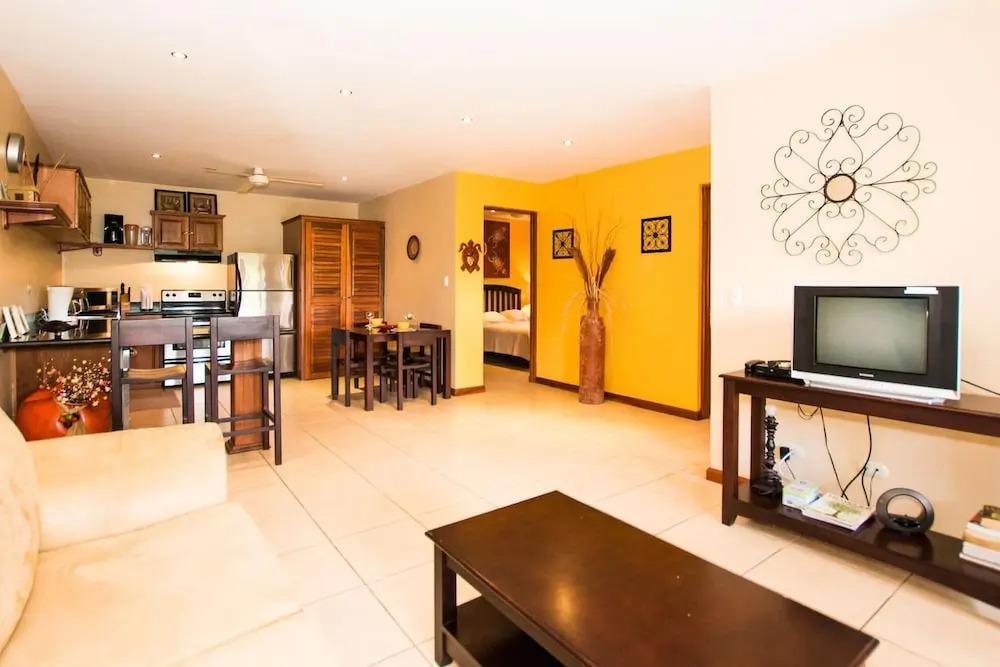 Cozy Ground-Floor Condo with Community Pool, Rancho and Lush Garden Views