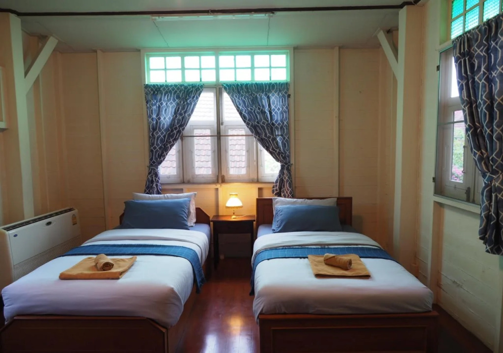 24 Samsen Heritage House