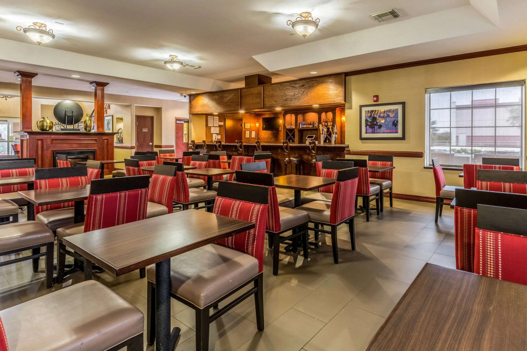 Comfort Suites Galveston Cruise Port Area - Beachside