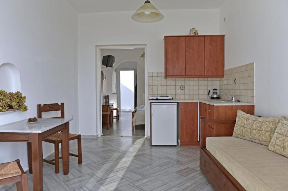 Hara Studios and Apartments