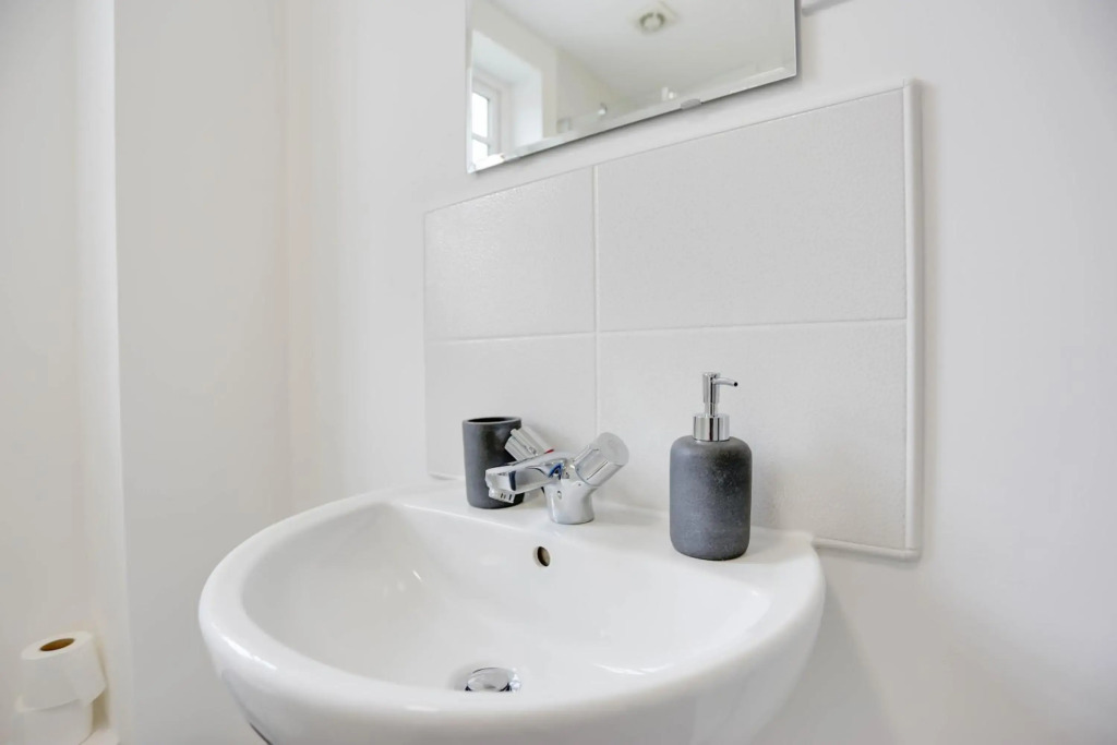STALDON COURT - A 2 Bedroom Apartment by Prestigious Stays - Includes Wifi, Netflix & Amazon Alexa