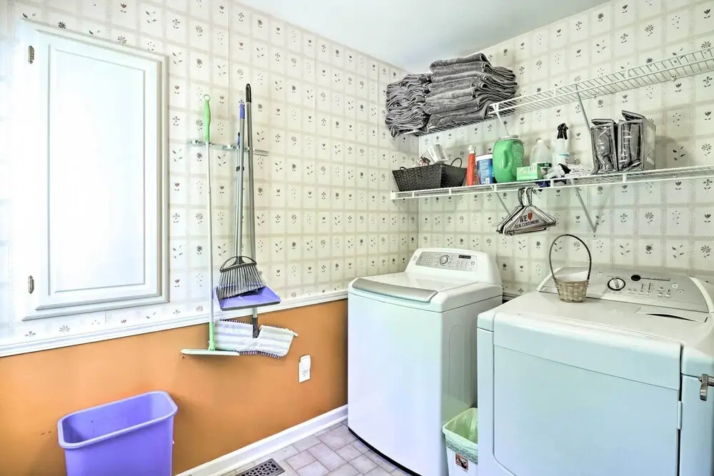Creekside Brevard Home < 1 Mi to Downtown!