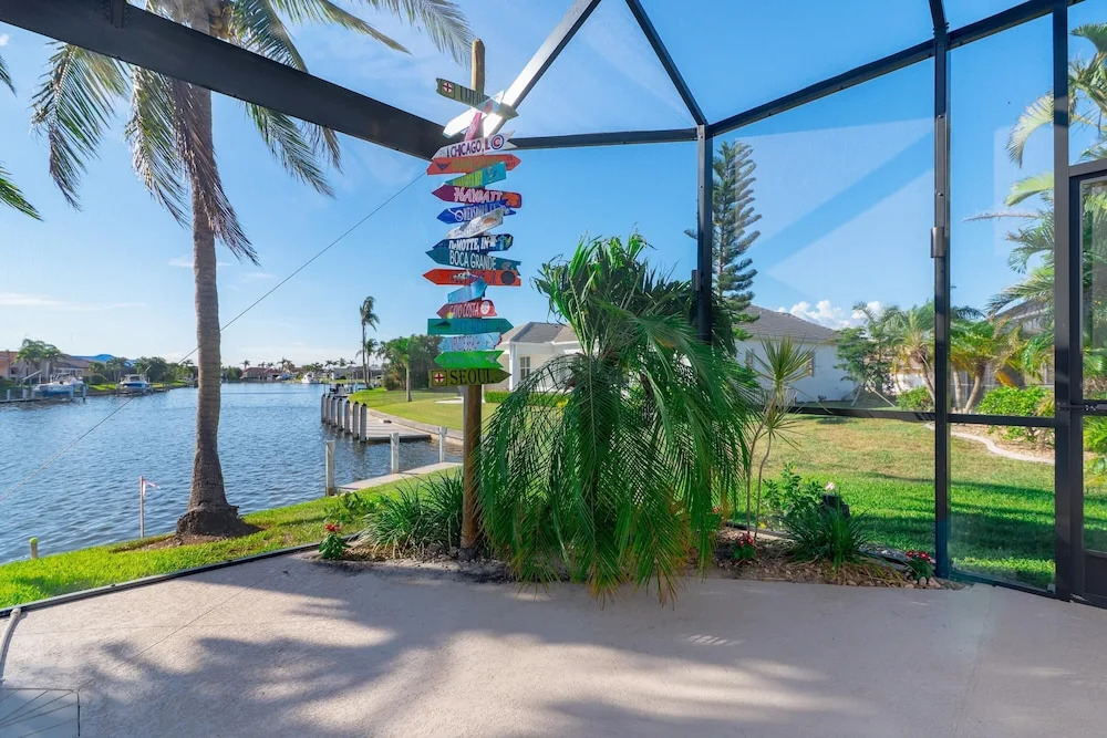Luxury Long Waterview w Pool-kayaks-clubs-bikes