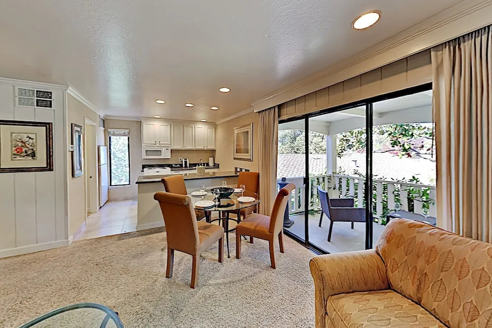 Silv496p 1 Bedroom Condo