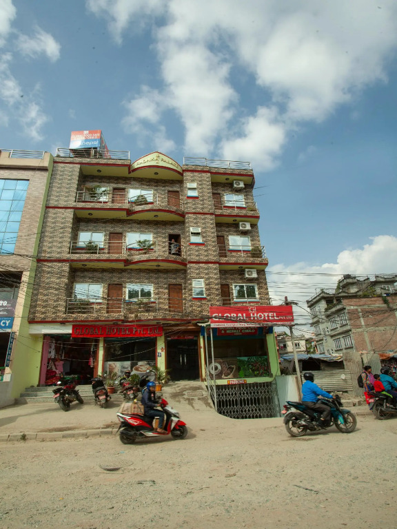 OYO 195 Global Hotel and Restaurant