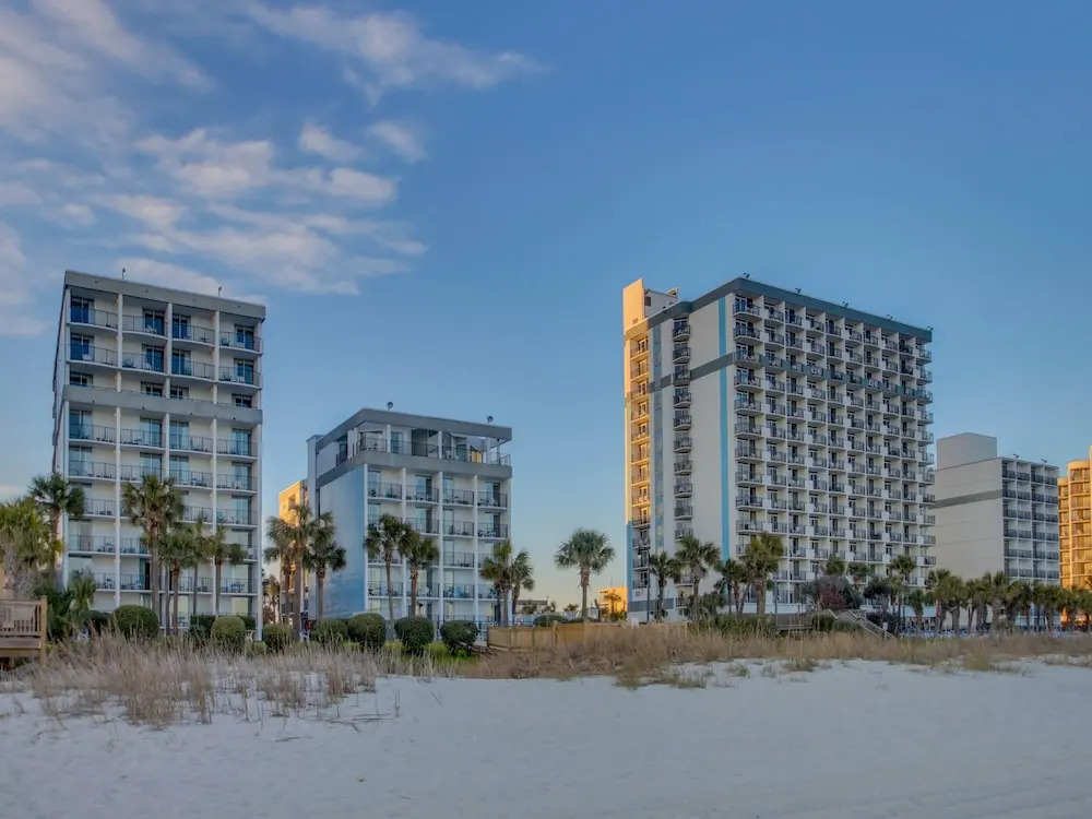 Spectacular Oceanfront Condo by Hosteeva