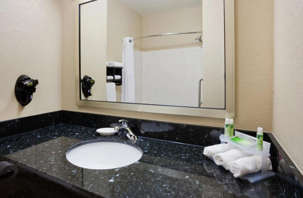 Holiday Inn Express & Suites Aberdeen by IHG