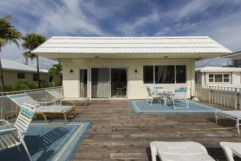 Sunny Shores Inn & Suites