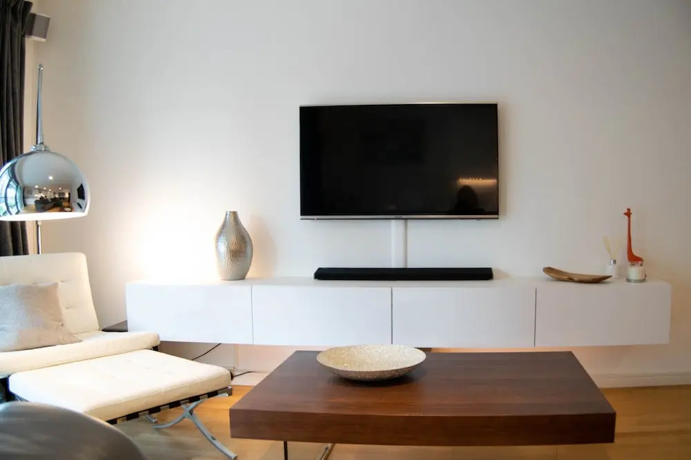 Stunning 2 Bedroom Apartment on the River Thames