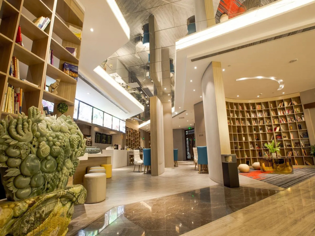 Qingdao Tired Bird Hotel
