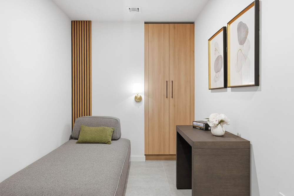 Modern 2BR + Den in Downtown Miami