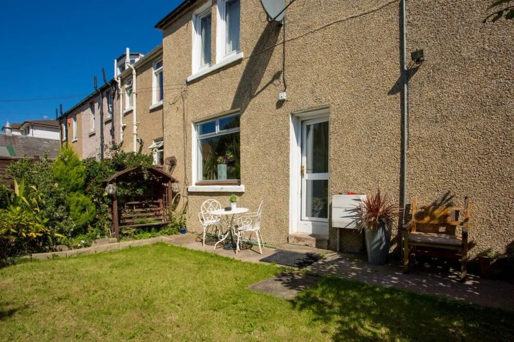 2 Bedroom Flat With Garden