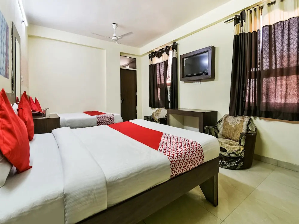 OYO 16170 Bansiya Palace