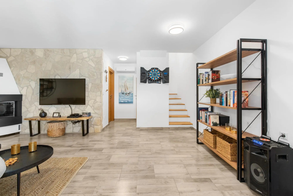 Kalista in Betiga with 4 bedrooms and 3 bathrooms