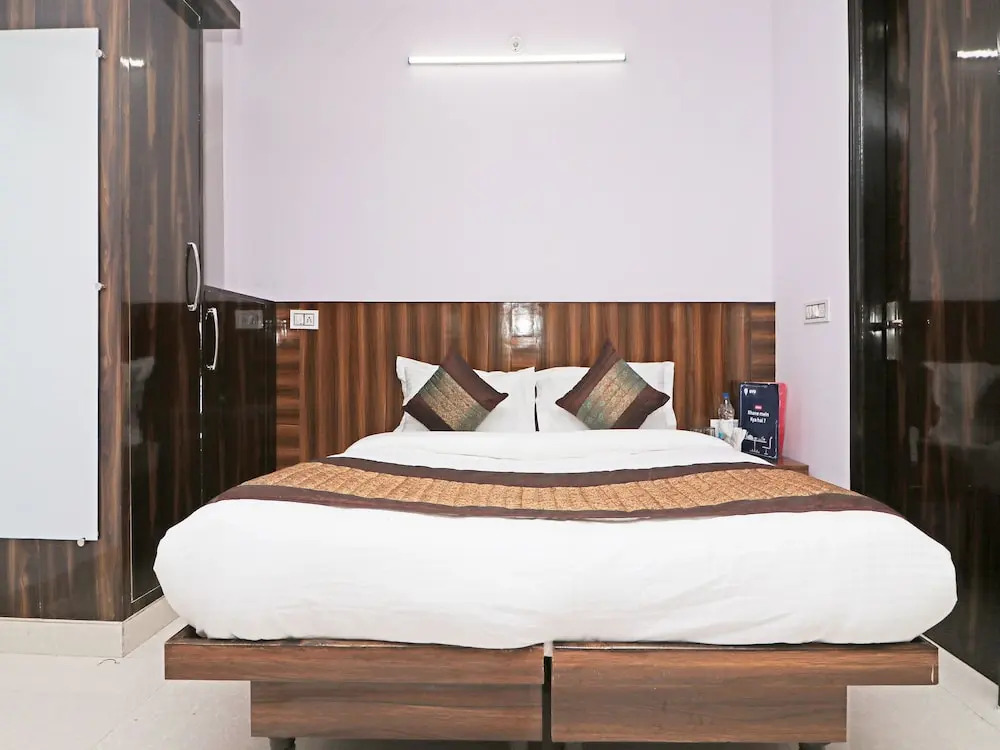 OYO 12348 Hotel Aerosky Residency