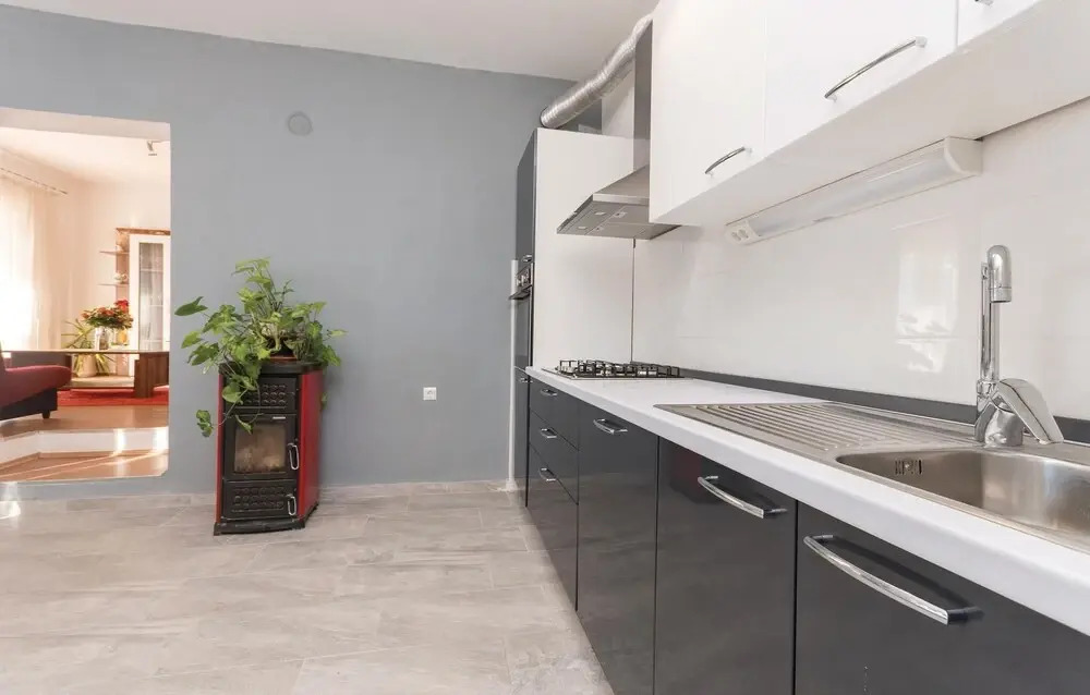 Awesome Home in Podlug With 4 Bedrooms, Wifi and Outdoor Swimming Pool