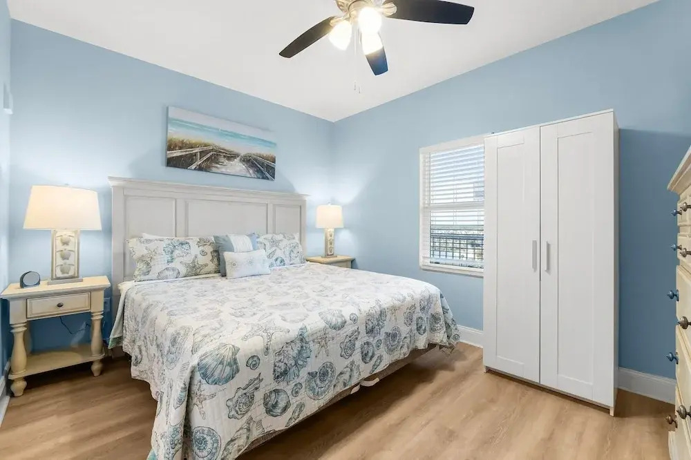 Laketown Wharf 713- Our Lil Sea-cret