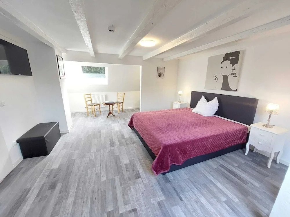 SILONCE Hotels & Restaurant