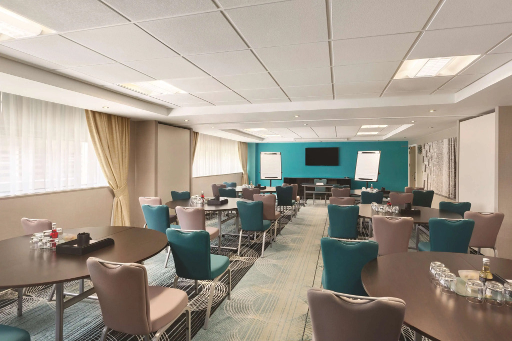 Ramada Hotel & Suites by Wyndham Coventry