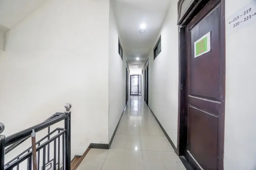 Hotel O Genteng Near Genteng Market Formerly Uno Hotel