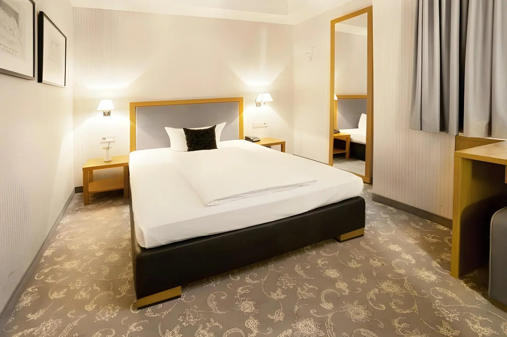 TOWNHOUSE Hotel
