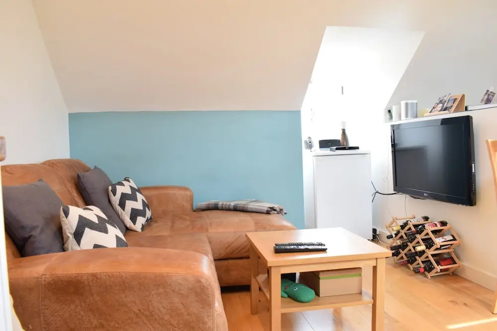 Modern 2 Bedroom Maisonette
