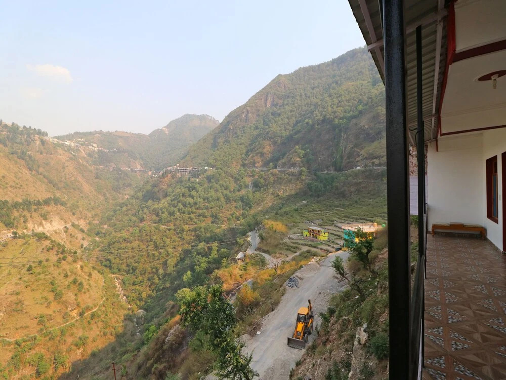 OYO 14003 Home Valley View 1BHK Kempty Fall