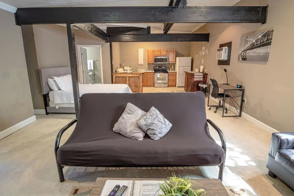 Florida St #B Near Downtown with All Amenities