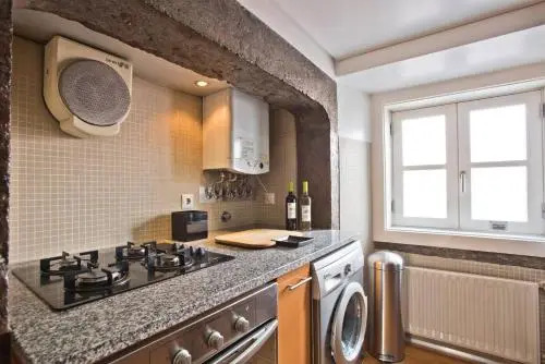 Bmyguest - Downtown Luxury Apartment
