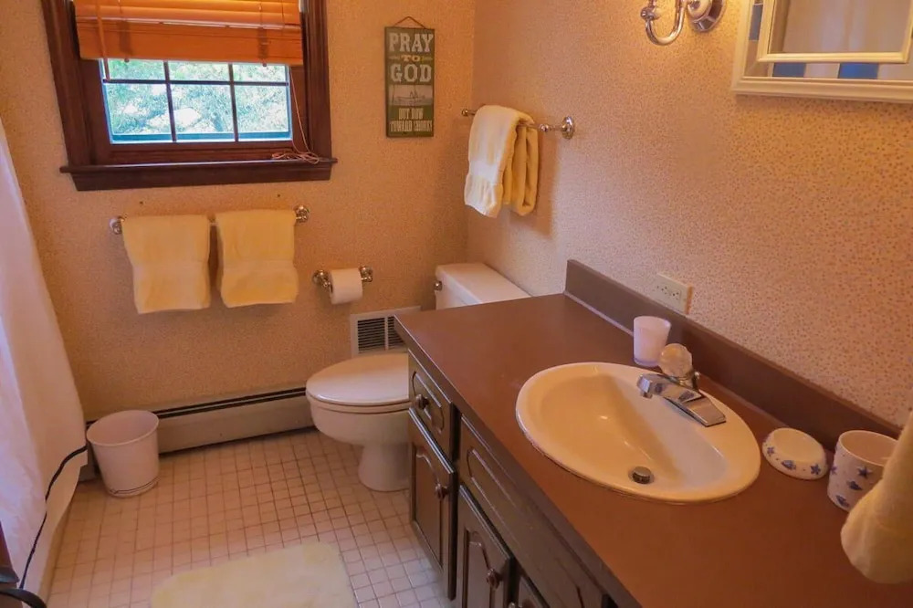 220 Bay View Road - Three Bedroom House