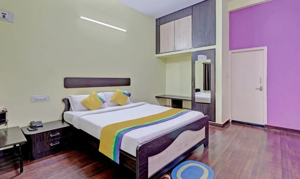Guru Comfort, 100m from Apollo Hospital