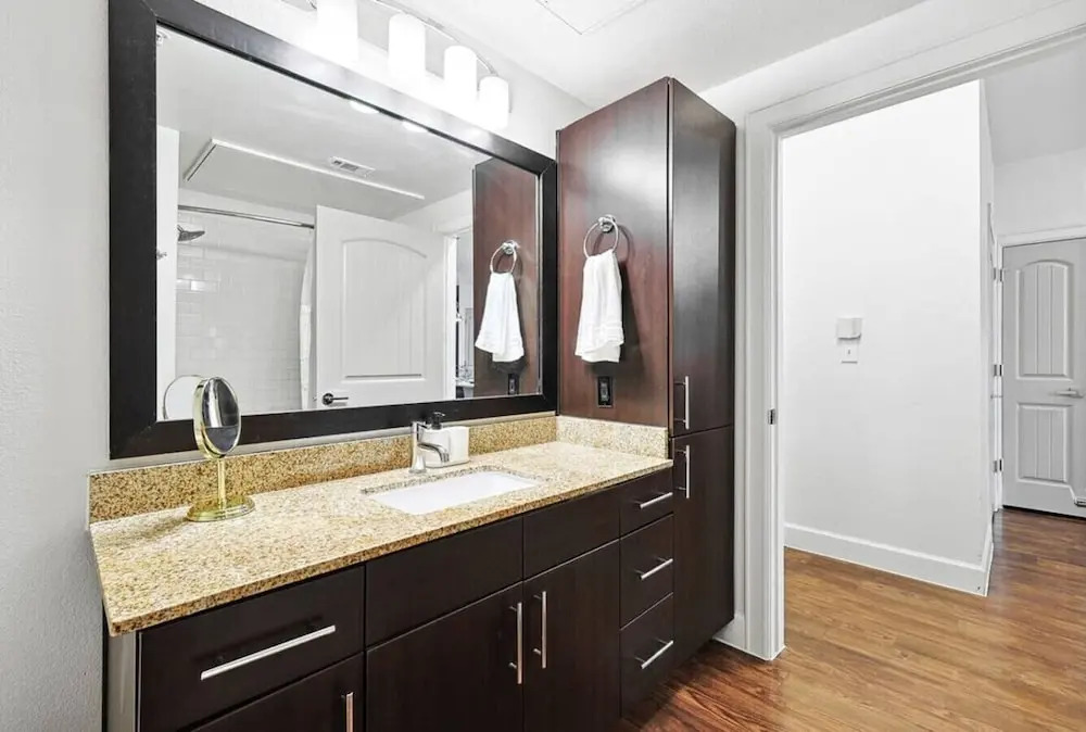 Luxe 1 Bedroom With Pool Near Toyota HQ & Legacy West