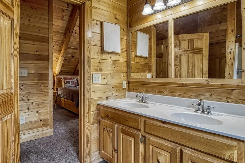 Ern813 - Heavenly View- Great Location! Close To All The Action! 6 Bedroom Cabin by RedAwning