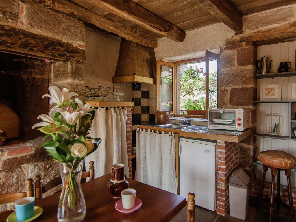 Comfy cottage in Saint Bonnet la Riviére with pool
