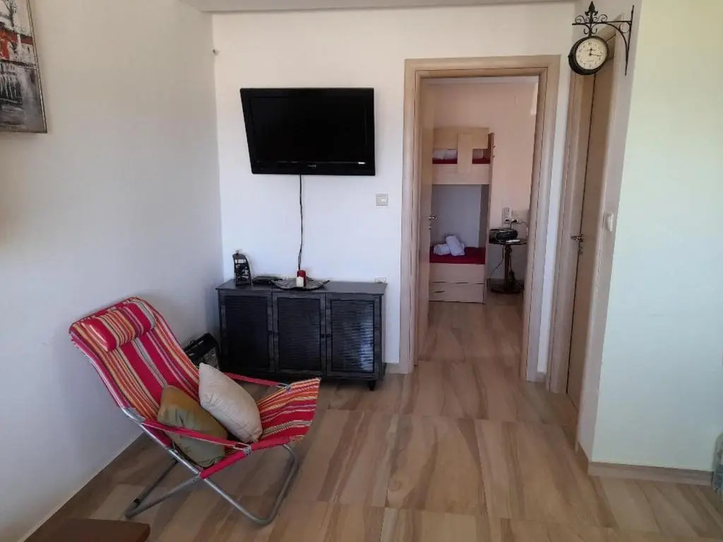 Paximadia - 1 bedroom apt - beach front