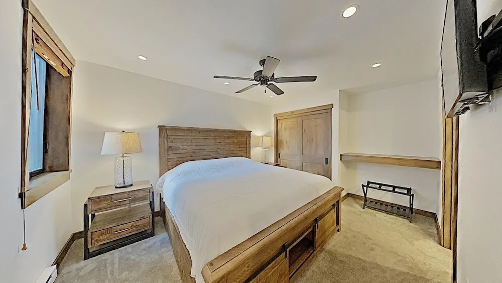 Deluxe Slopeside Home Just STEPS to Mammoth Mountain Slopes and Village Gondola - 3 Spas, Sauna and Pool by RedAwning